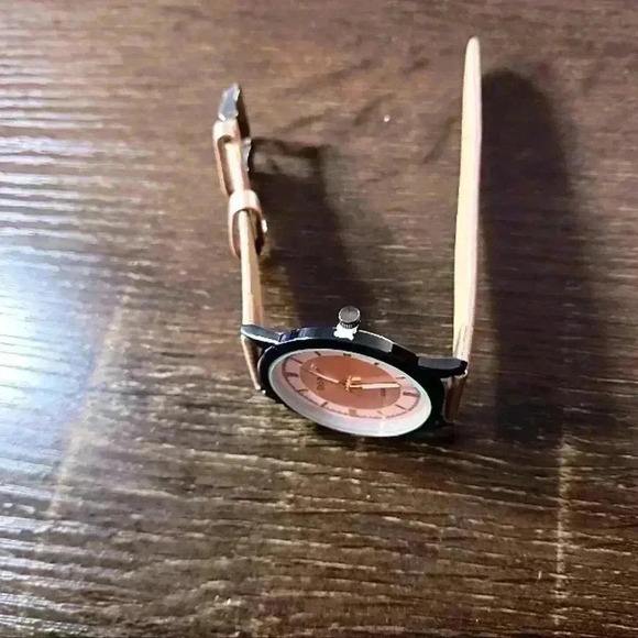 Rosie Quartz watch - Picture 4 of 5